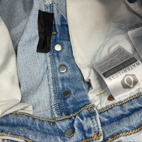 LEVIS PREMIUM WEDGIE •25• light wash button fly raw hem - Picture 5 of 10